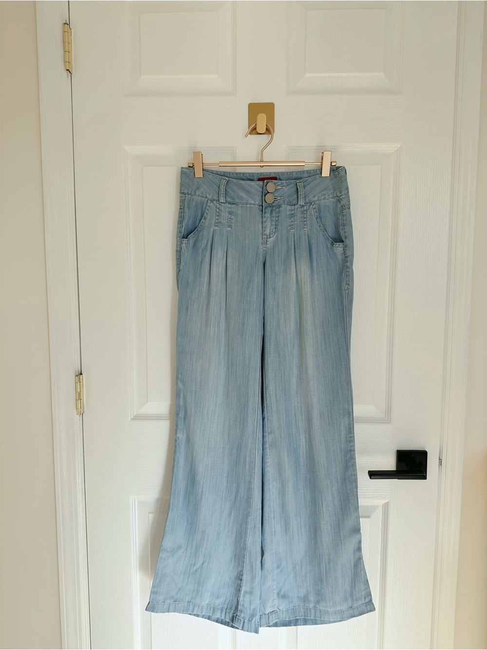 Light Blue Wide-Leg Women’s Jeans